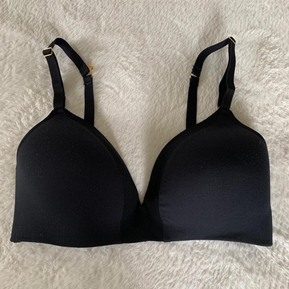 Women's 34DD LIVELY Black Plunge Wireless Mesh Accent Soft Comfort‎ Bra
